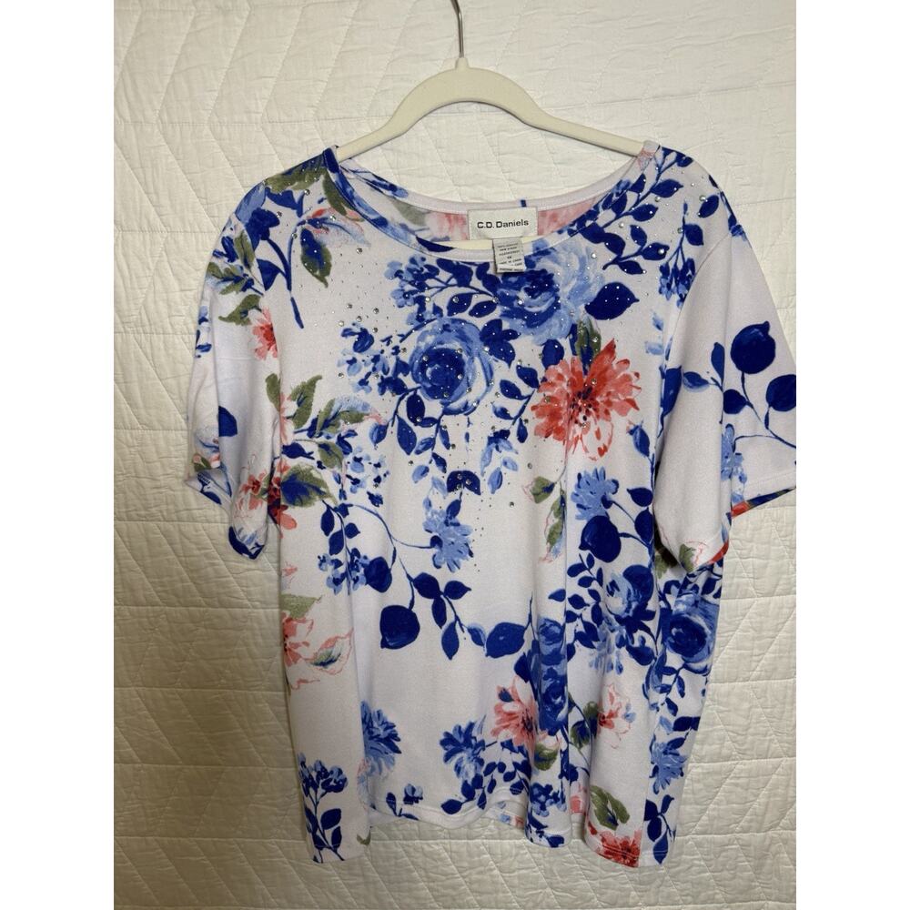 C D Daniels Shirts Womens Plus Size 1X Blue White Floral Short Sleeve Pullover
